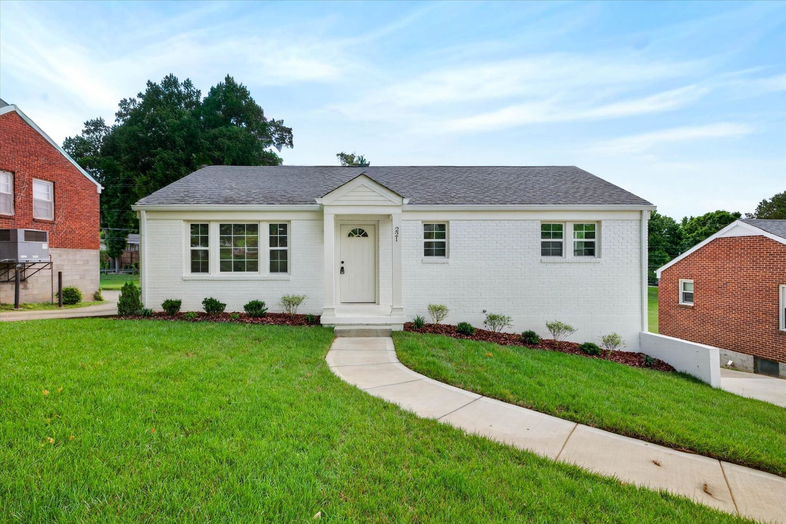 Clarksville House: 221 Clearview Drive