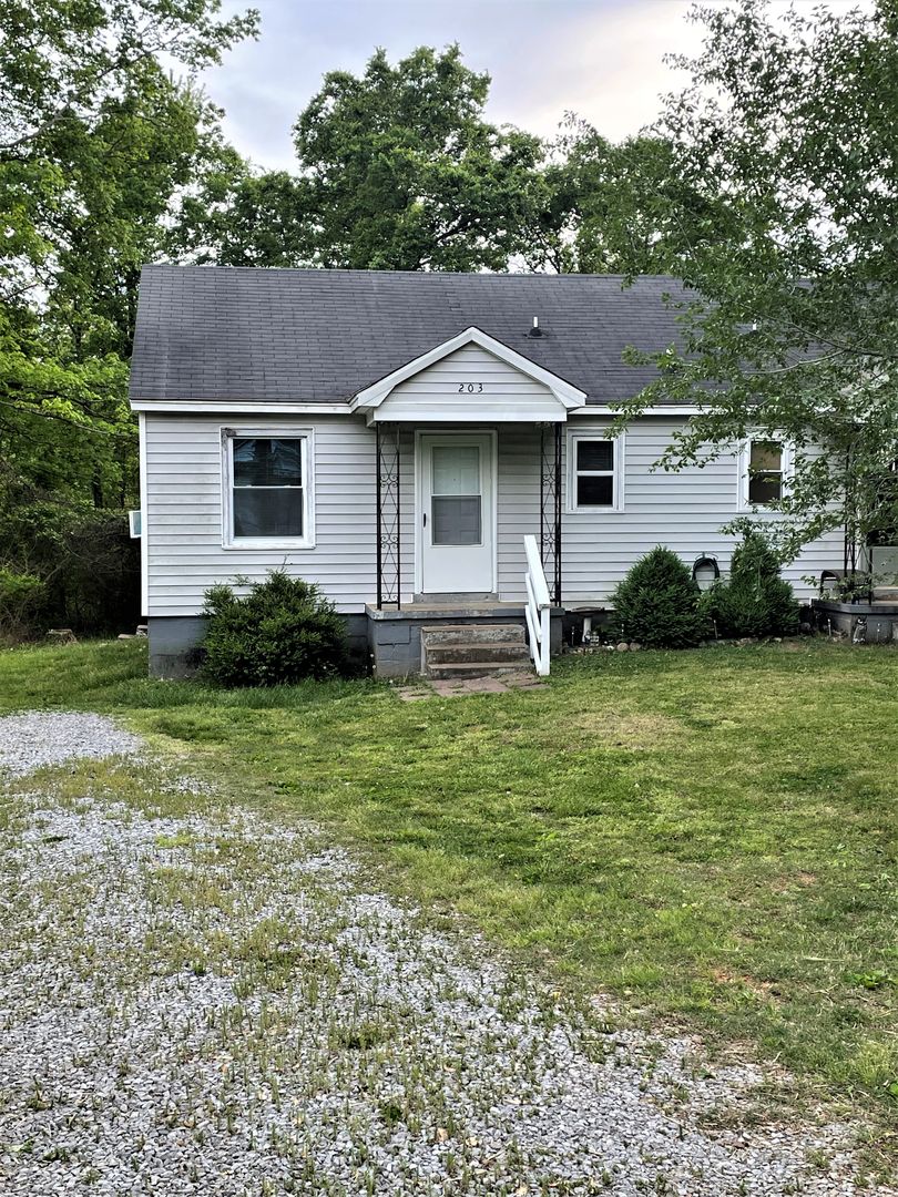 Clarksville Apartment: 203 Sunset Court