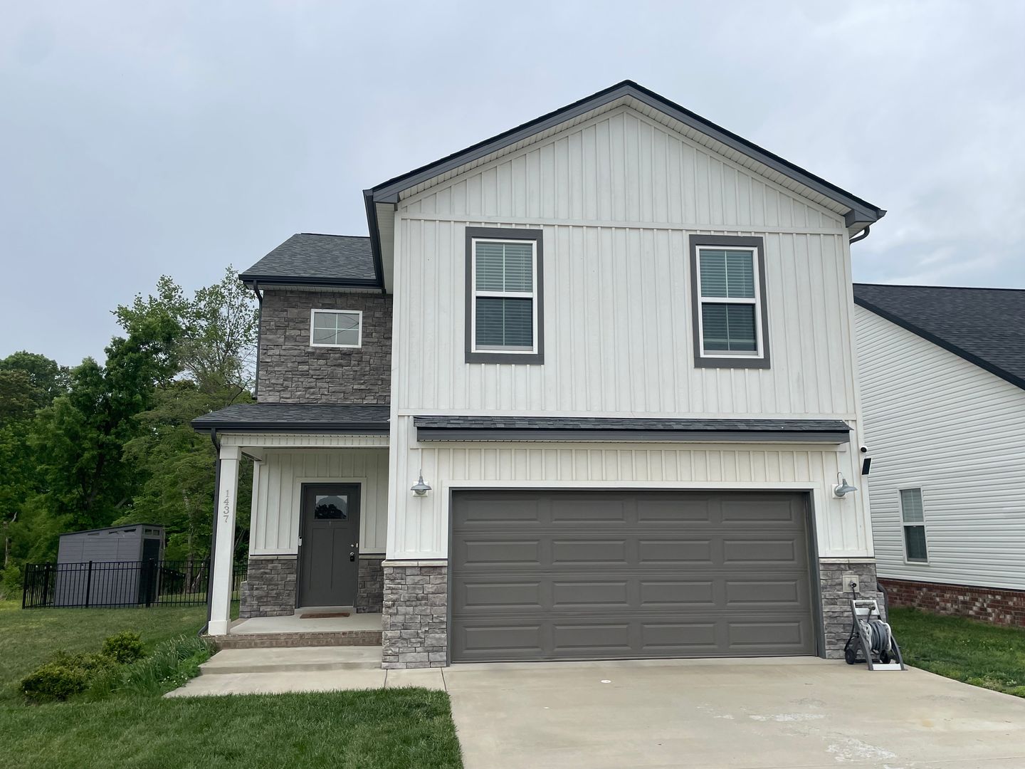 Clarksville House: 1437 Citadel Drive