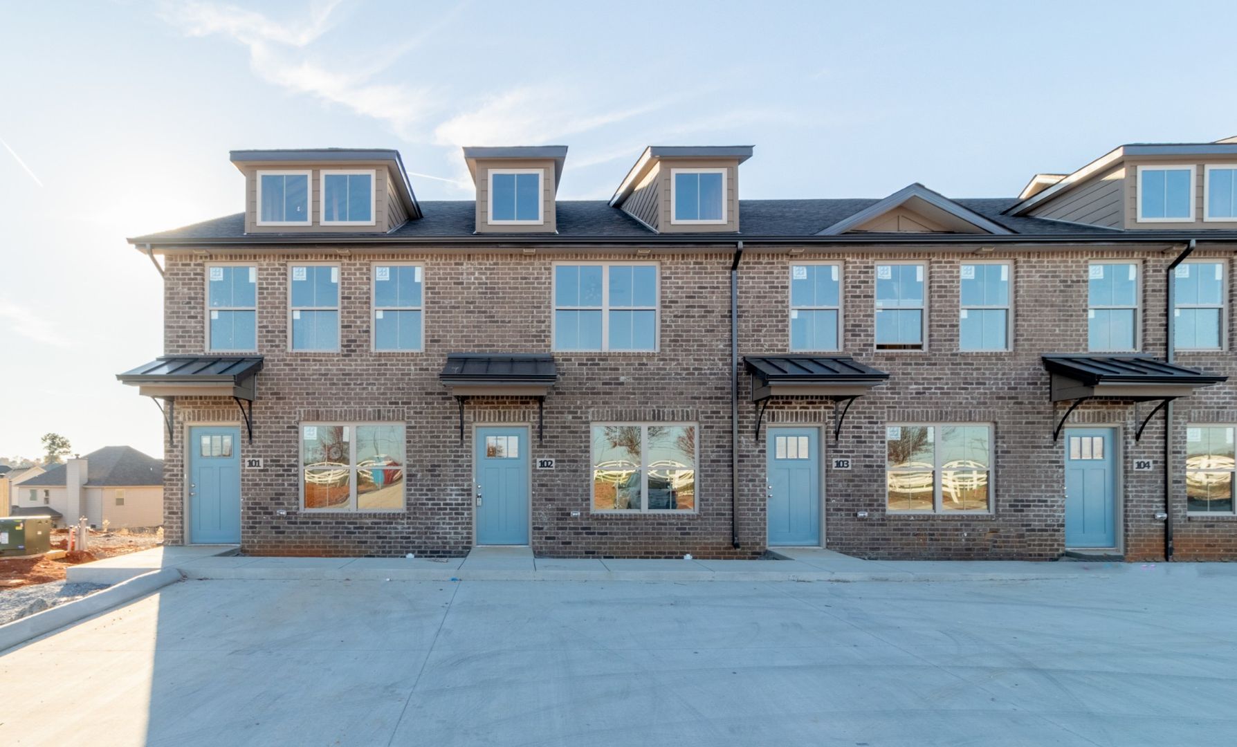 Clarksville House: 1000 Henry Place Blvd