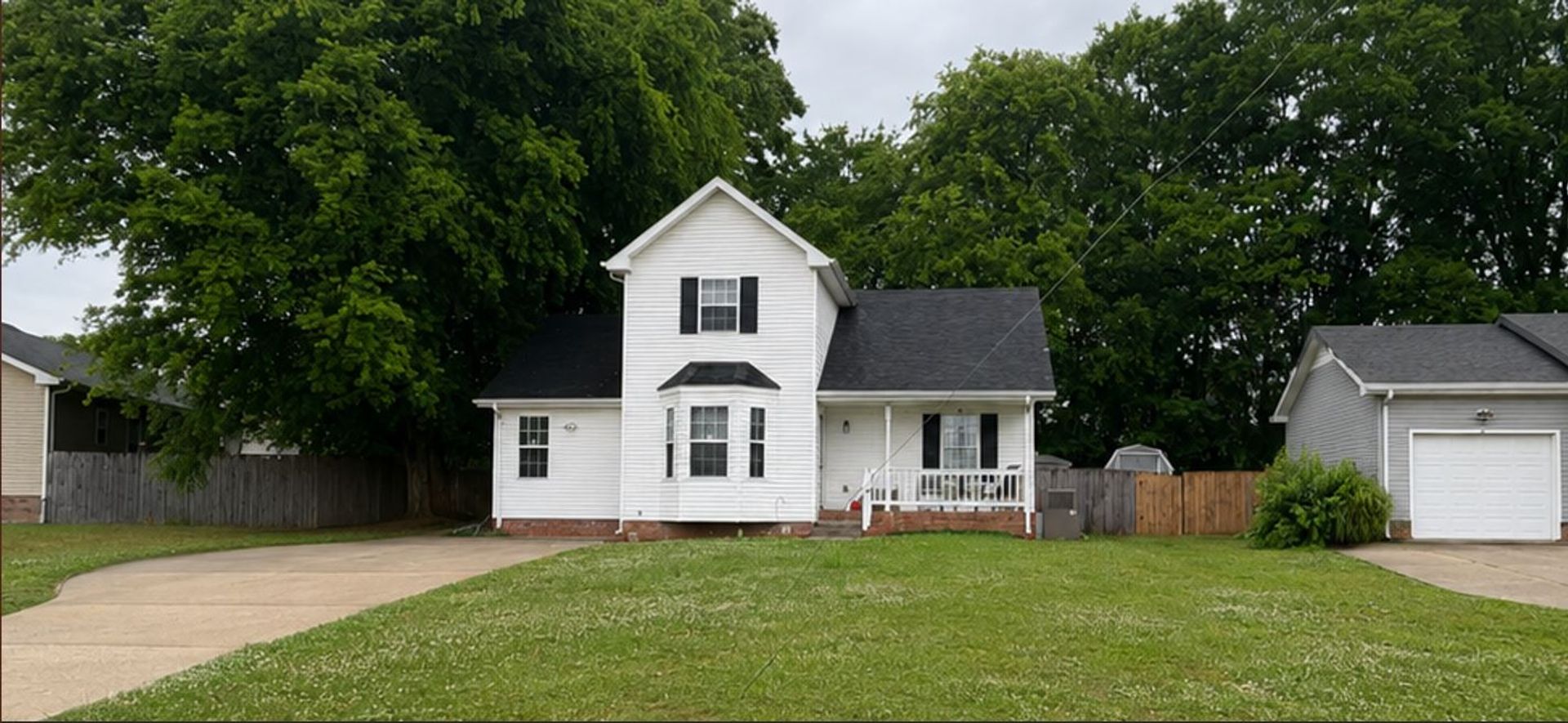 Clarksville House: 2422 Sphinx Court
