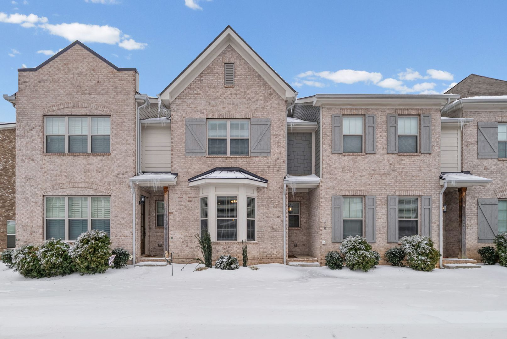 Pleasant View House: 119 Savannah Avenue