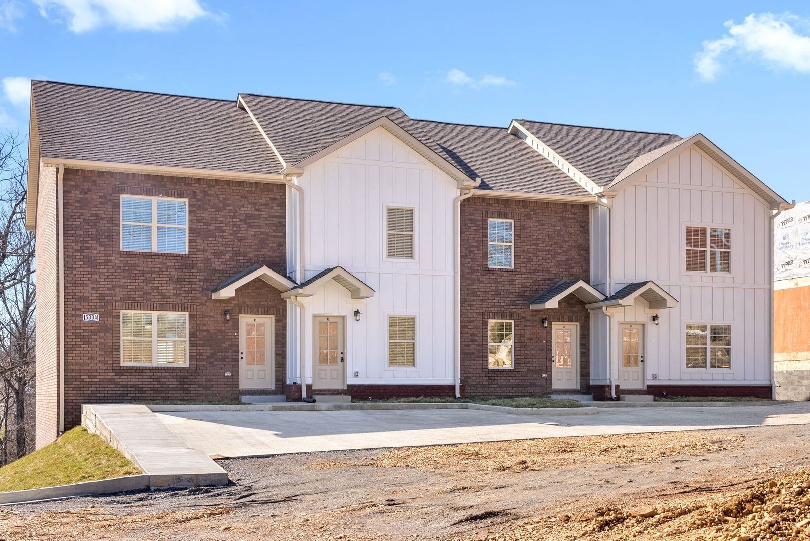 Clarksville House: 500 Peachers Mill Rd