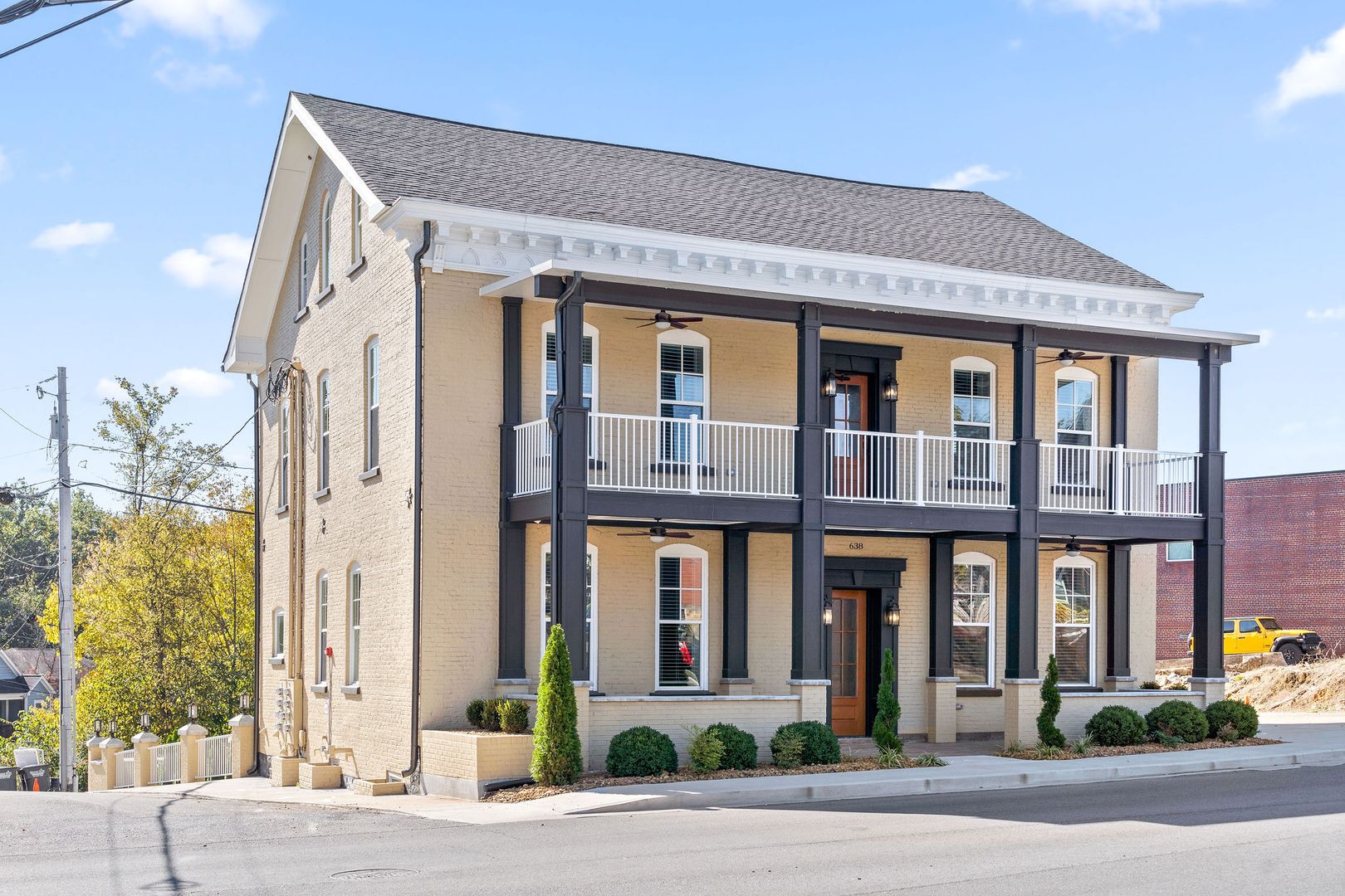 Clarksville Apartment: 638 Madison Street