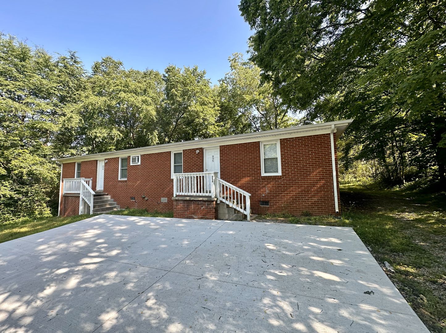 Clarksville Apartment: 896 Locust Drive