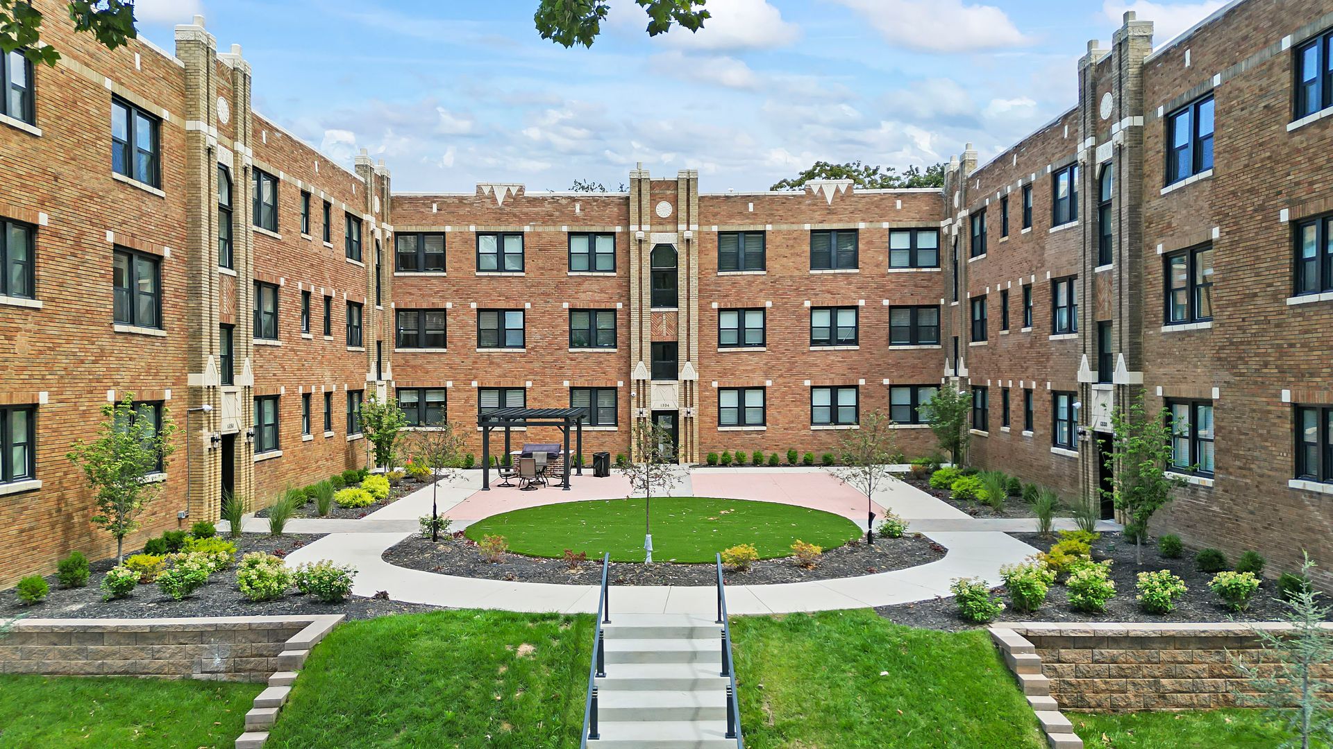 St. Louis Apartment: 1332 Hawthorne Pl