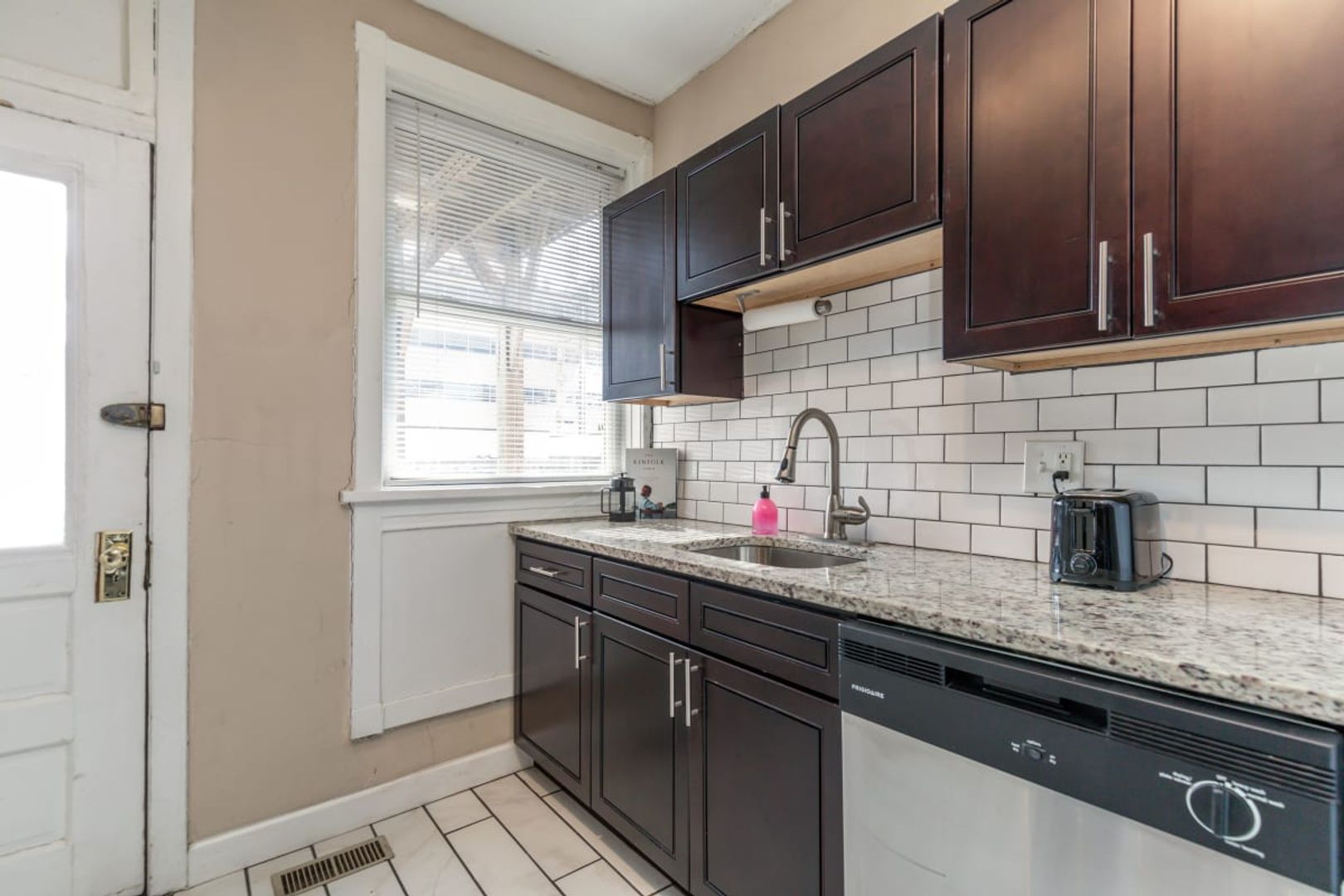 St. Louis Apartment: 4502 Laclede Ave