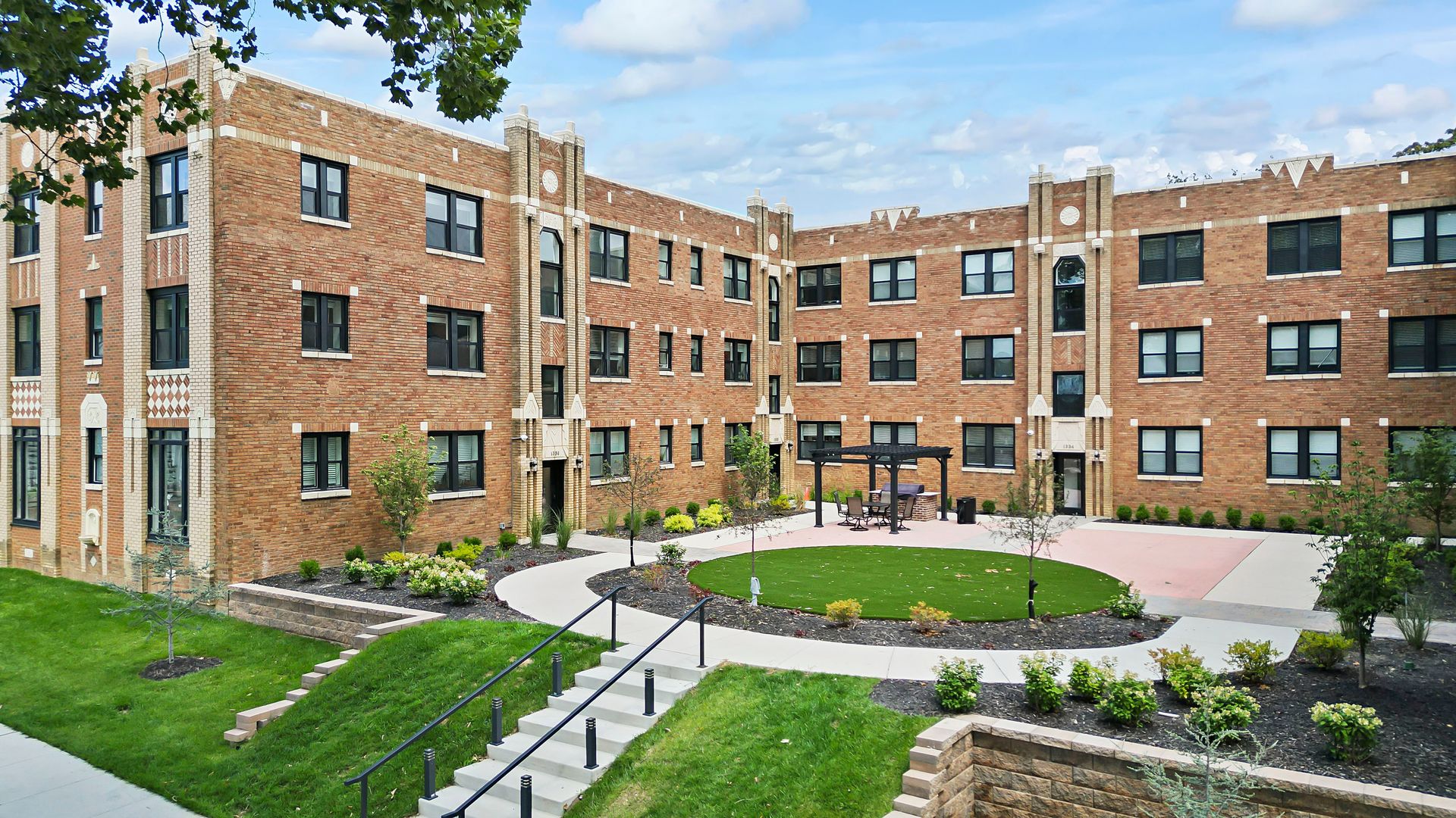 St. Louis Apartment: 1332 Hawthorne Pl