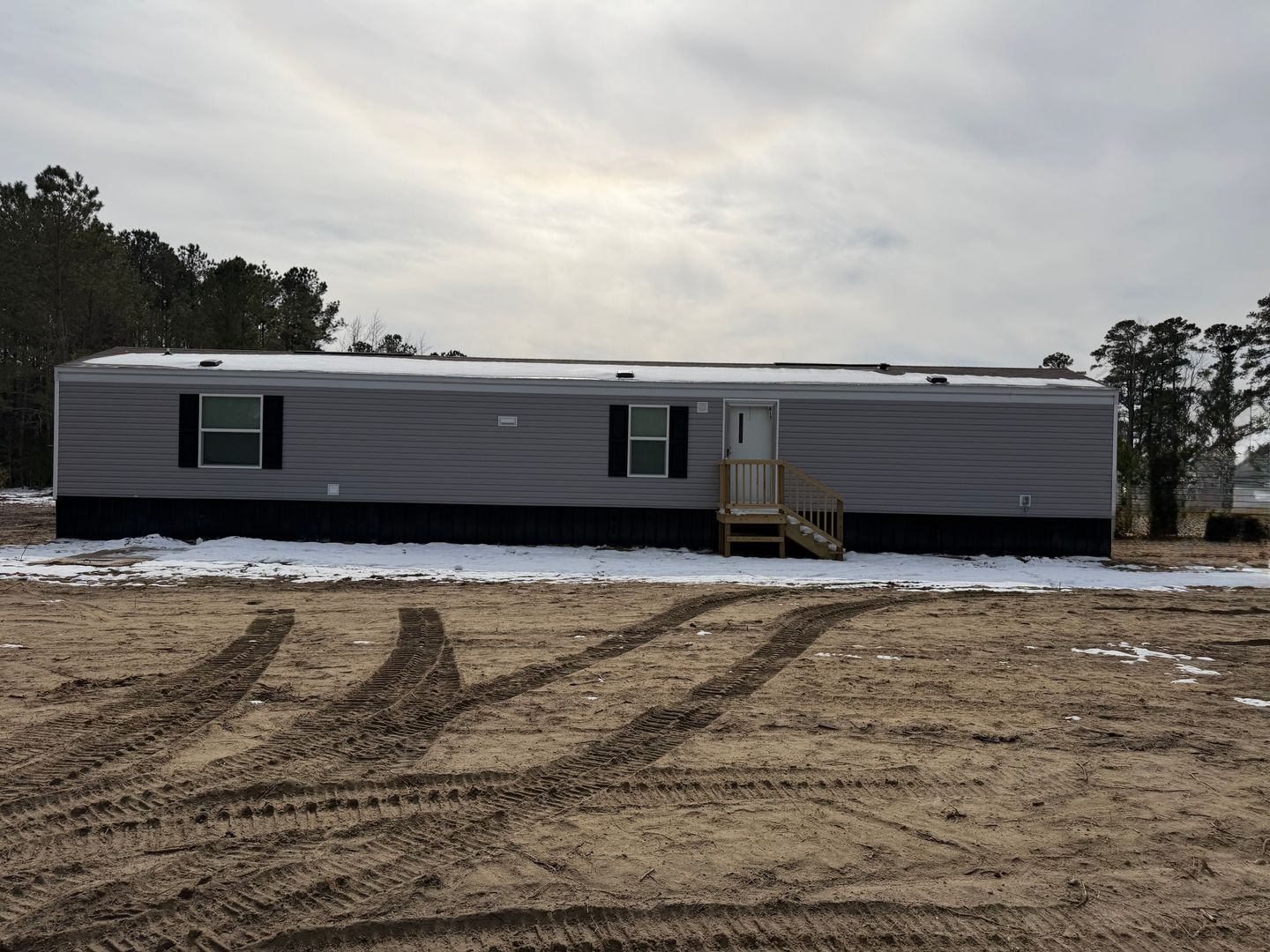 Loris House: 811 Bluebird Road