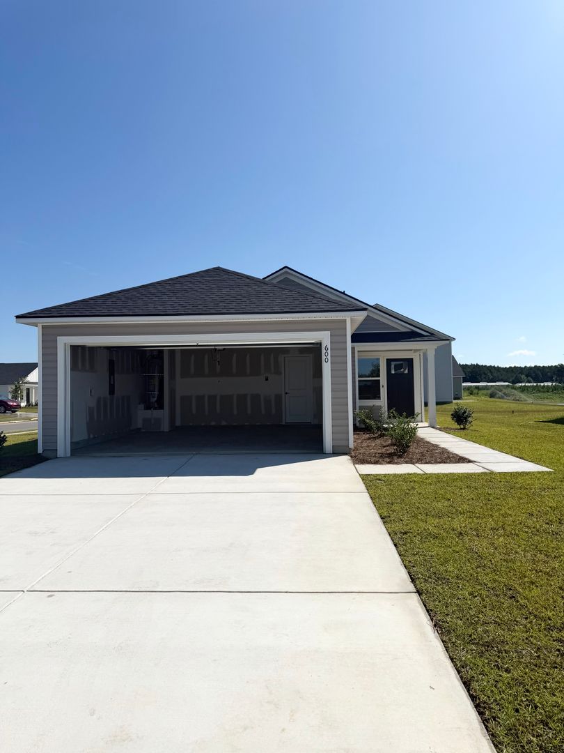 Loris House: 600 Shady Ridge Road