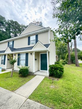 DOWNTOWN CONWAY! 2 Bedroom Townhome - walk to Downtown – photo 1