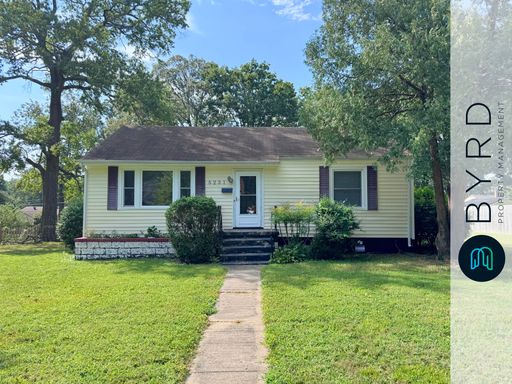 Charming 3 Bedroom Home with Expansive Backyard – photo 1