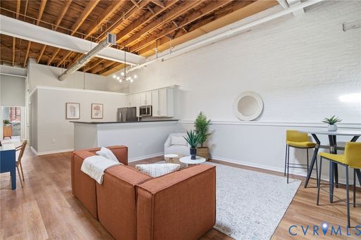 Renovated 2BR Industrial Loft in the Heart of Scott’s Addition – photo 1