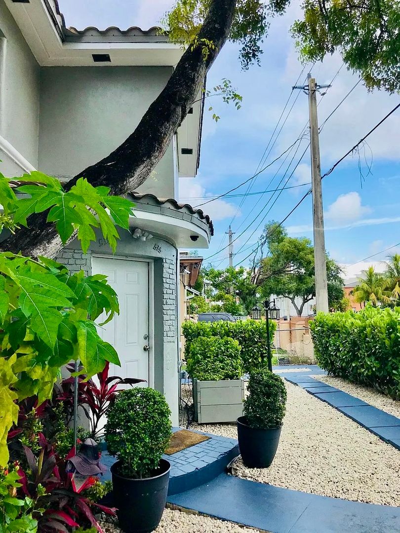 Miami Apartment: 535 NE 68th Street #Upstairs