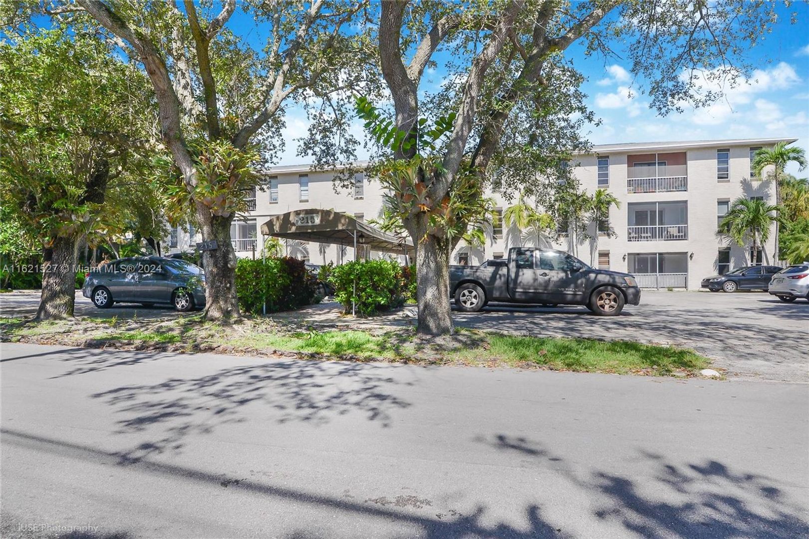 Ft. Lauderdale House: 215 NE 16th Ave Apt. #204