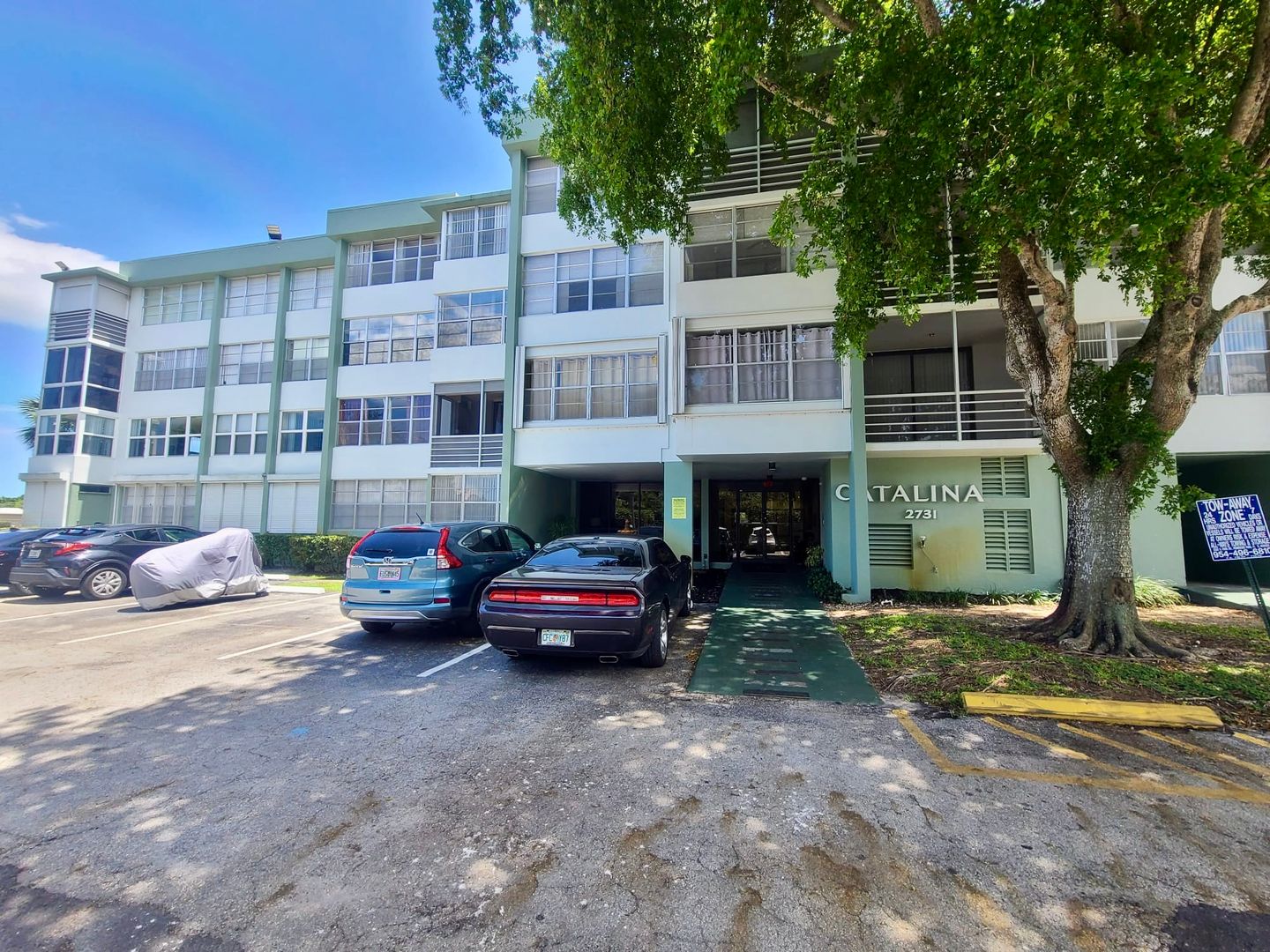 Hollywood Condo: 2731 Taft Street #102