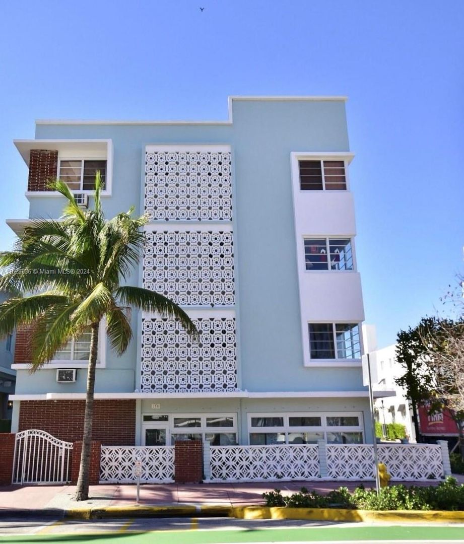 Miami Beach Condo: 158 Ocean Dr. #406