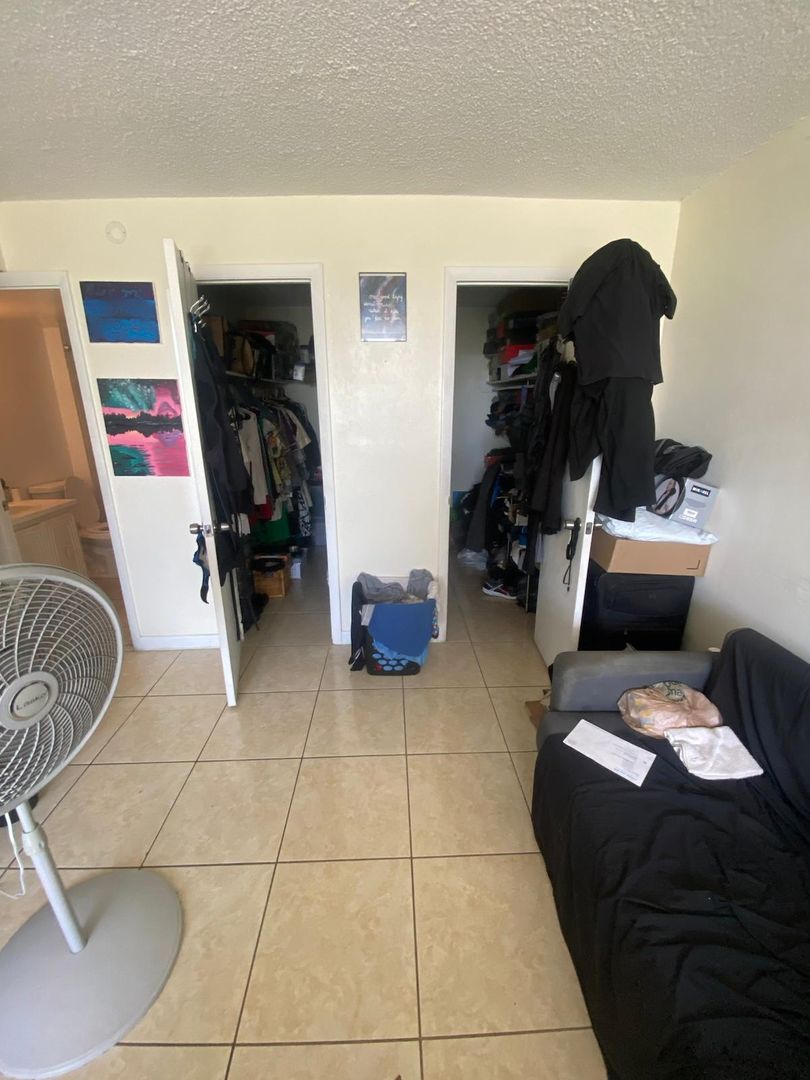 Miami Condo: 498 NW 165th Street #D-405