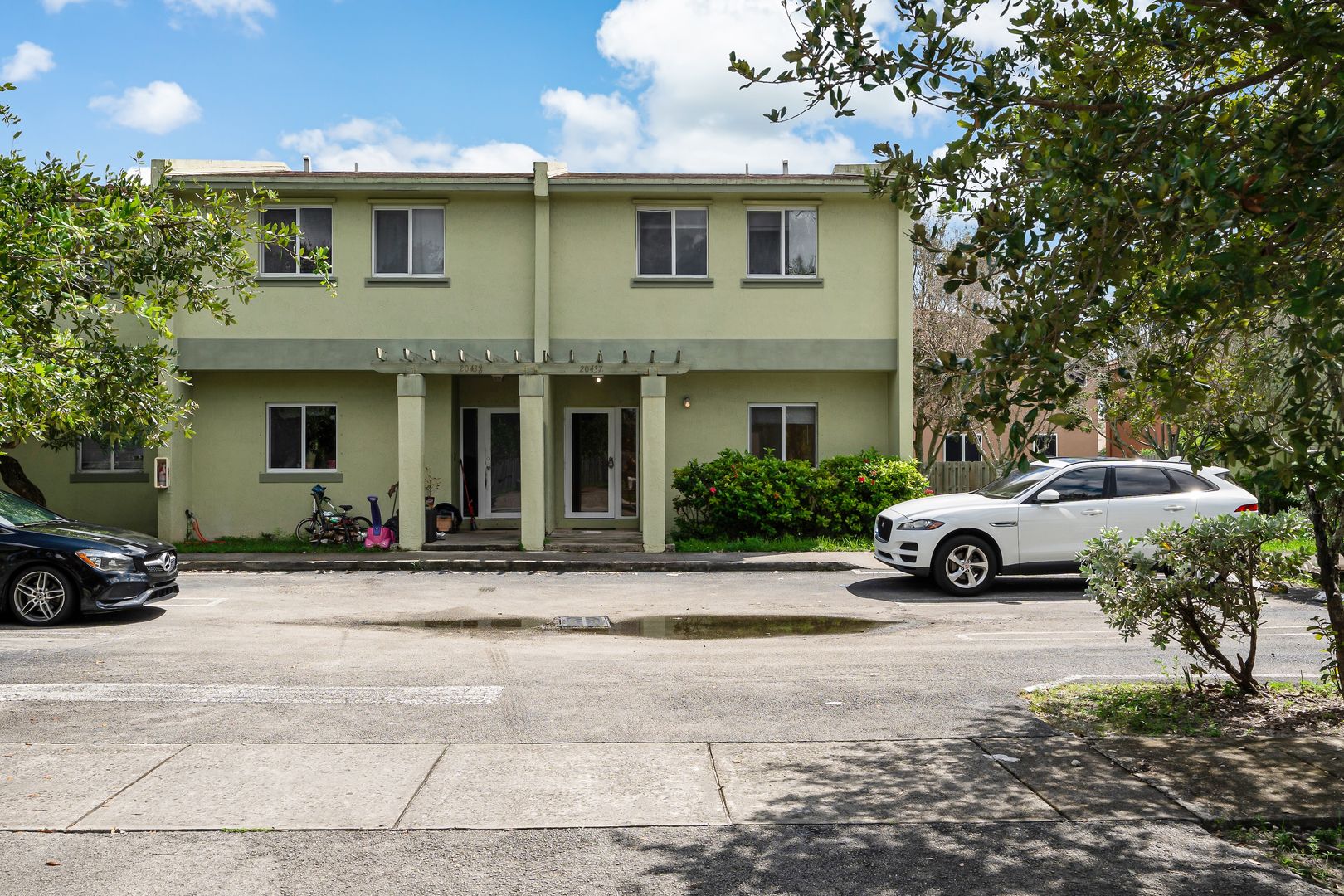 MIAMI GARDENS Townhome: 20437 NW 15th Ave