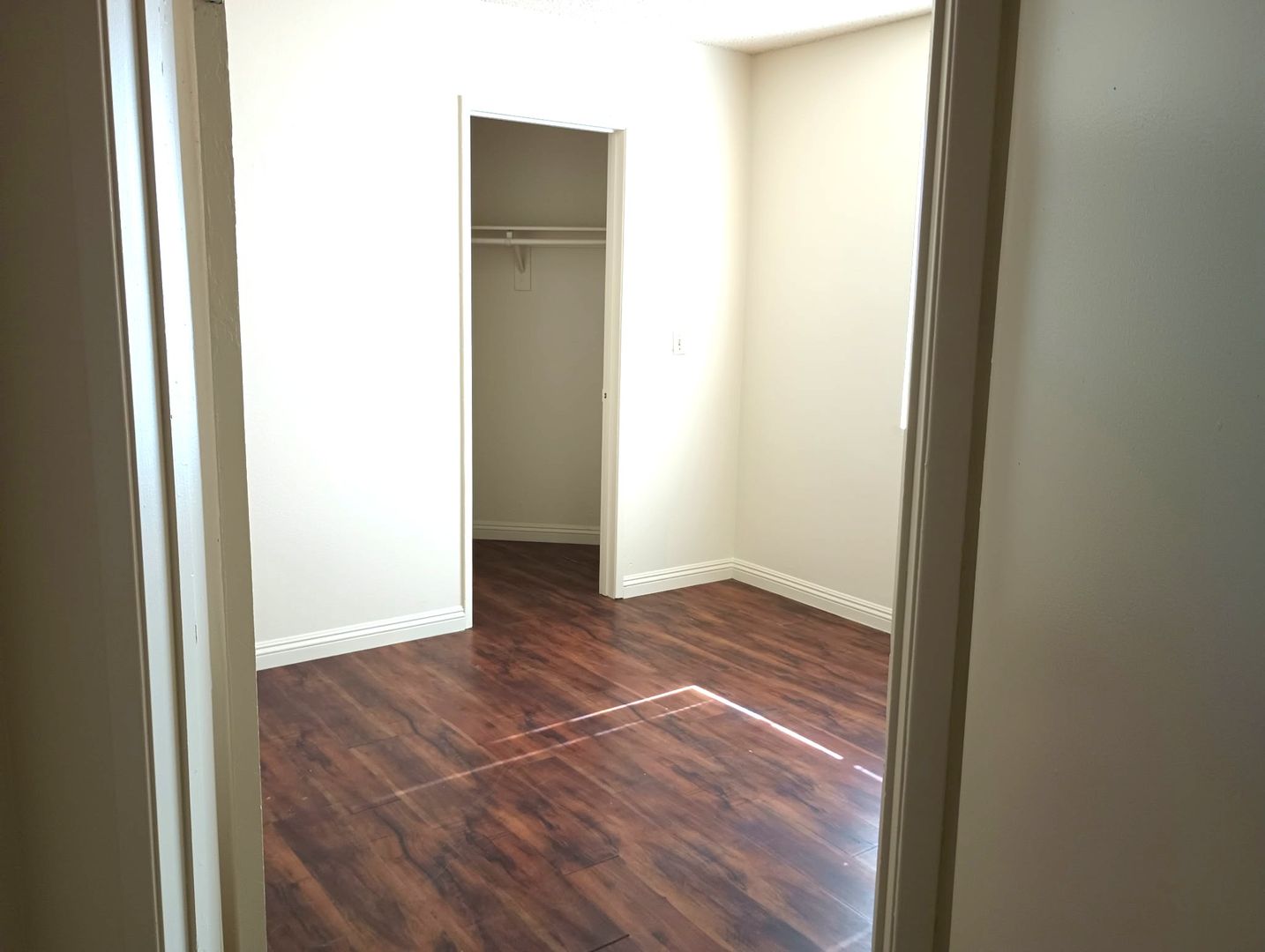 Ontario Apartment: 1415 West Stoneridge Court