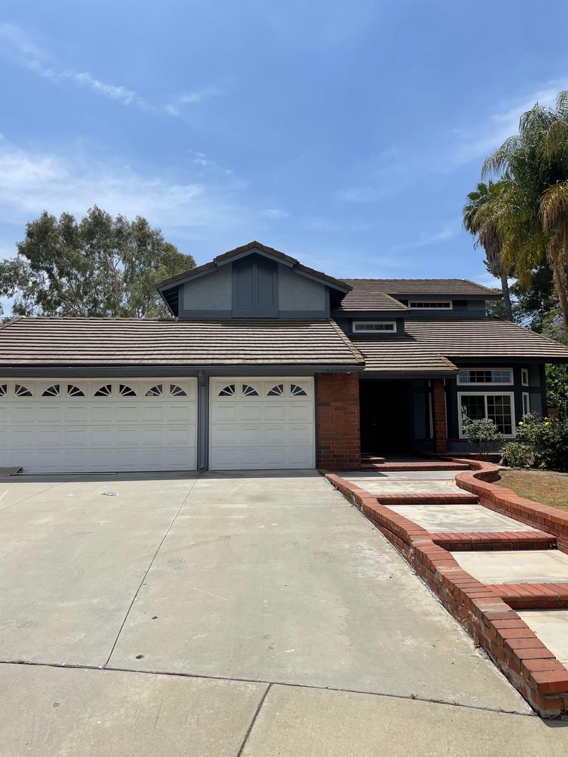 Walnut House: 20966 E Walnut Canyon Road