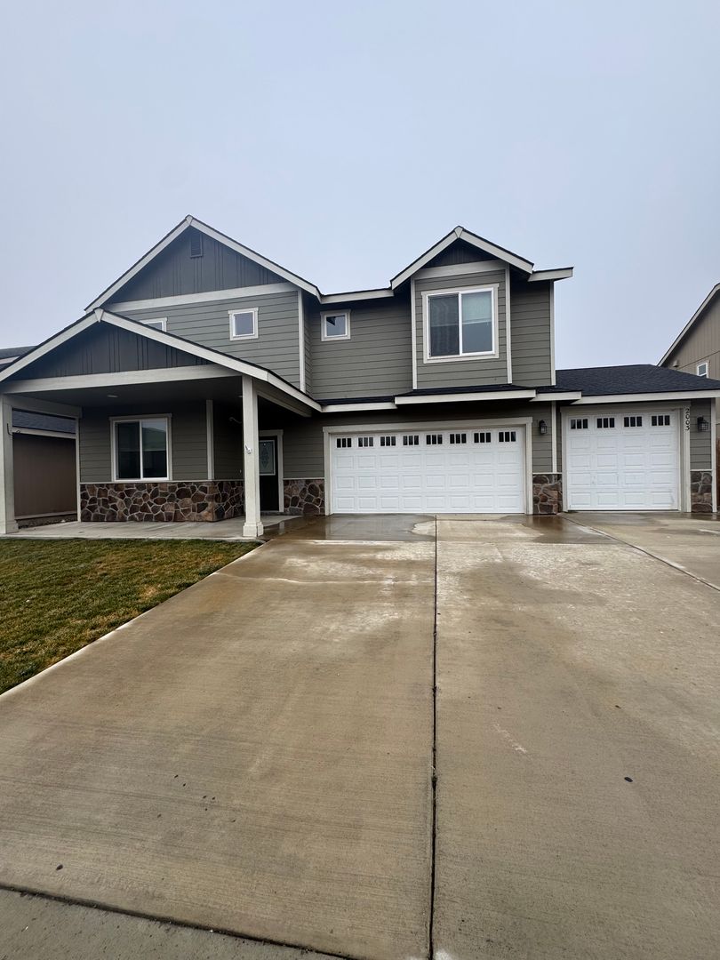 Ellensburg House: 2003 W Sunnyview Ln