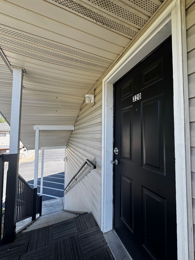 Ellensburg Apartment: 1015 E 18th Ave