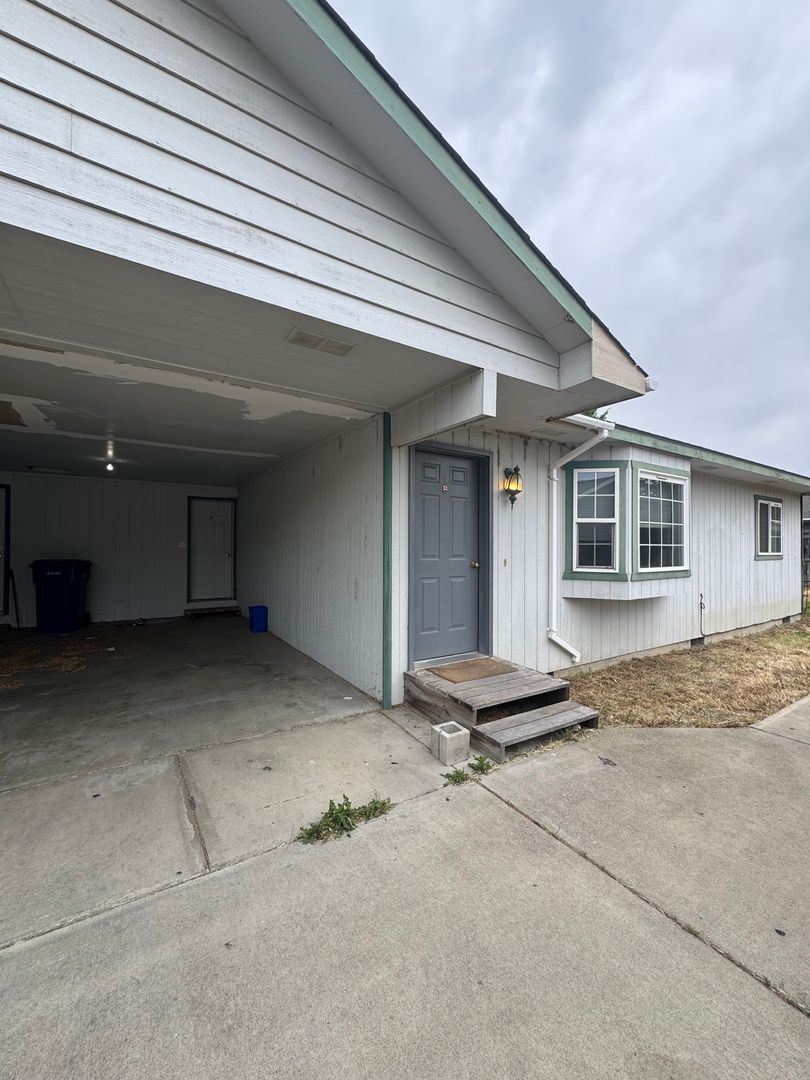 Ellensburg Apartment: 903 White Birch