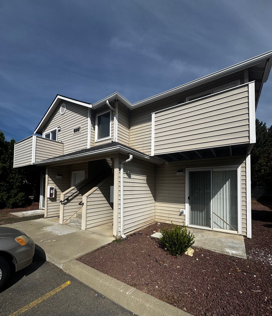 Ellensburg Apartment: 803-903 Juniper Ave