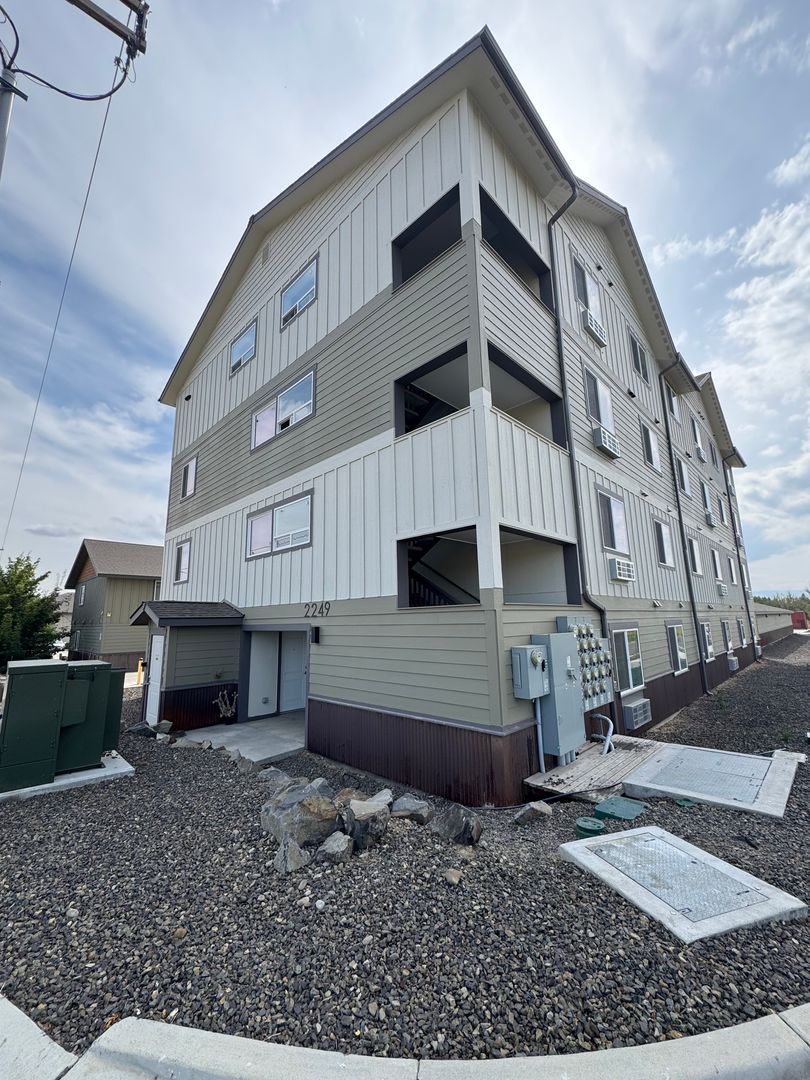 Ellensburg Apartment: 2249 N Airport Rd