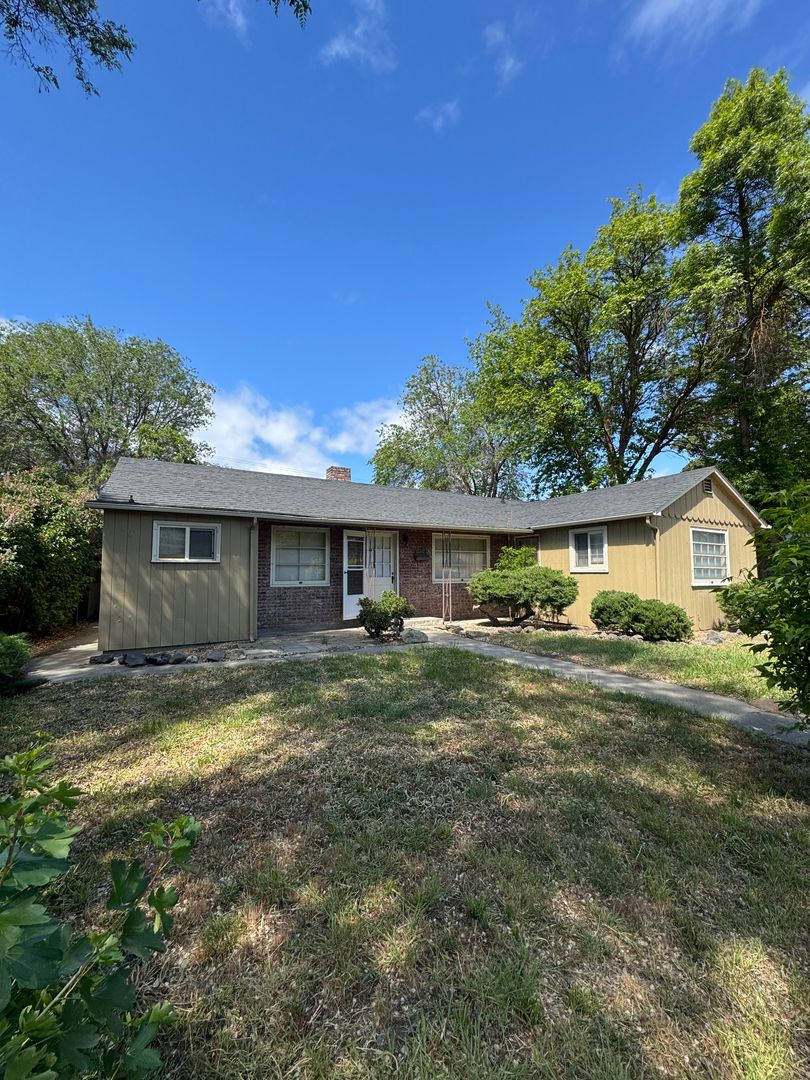 Ellensburg House: 501 South Pine Street