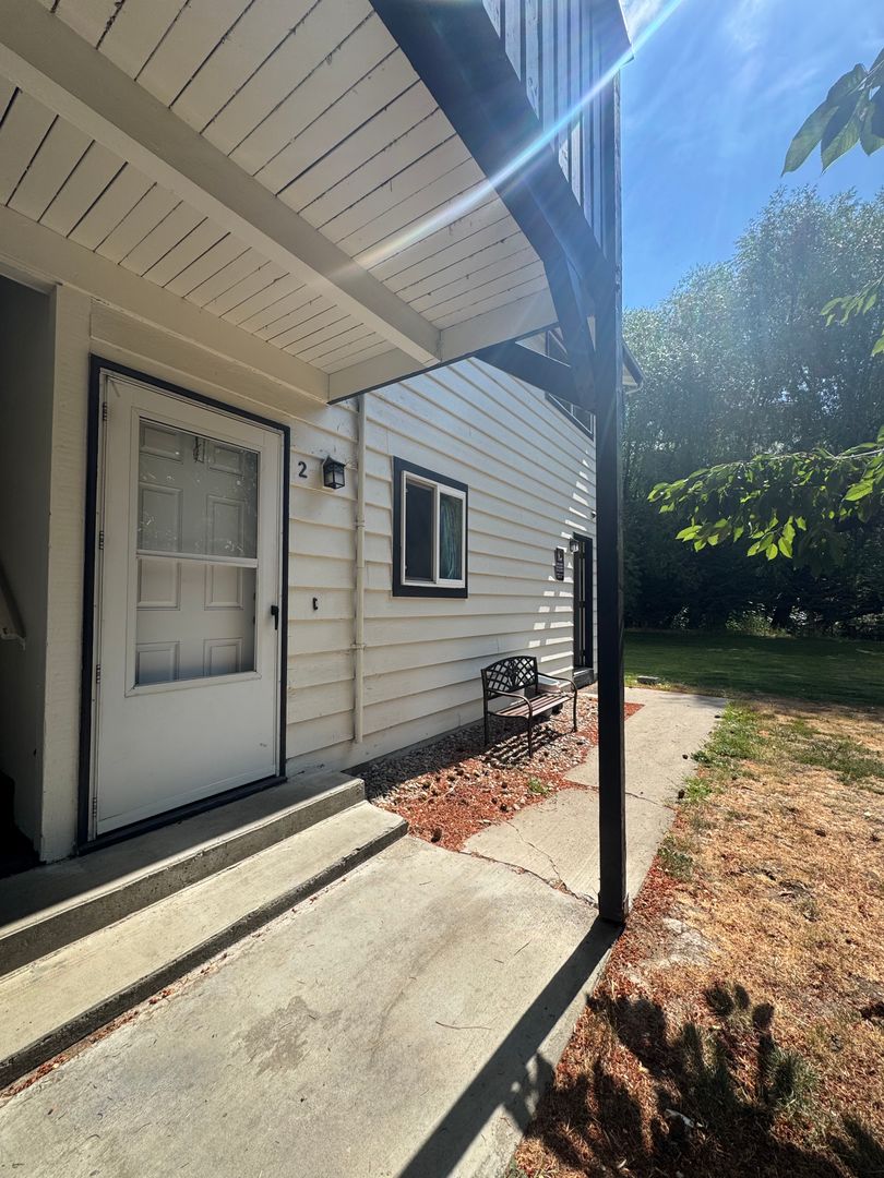 Ellensburg Apartment: 1604 N Brook Ct