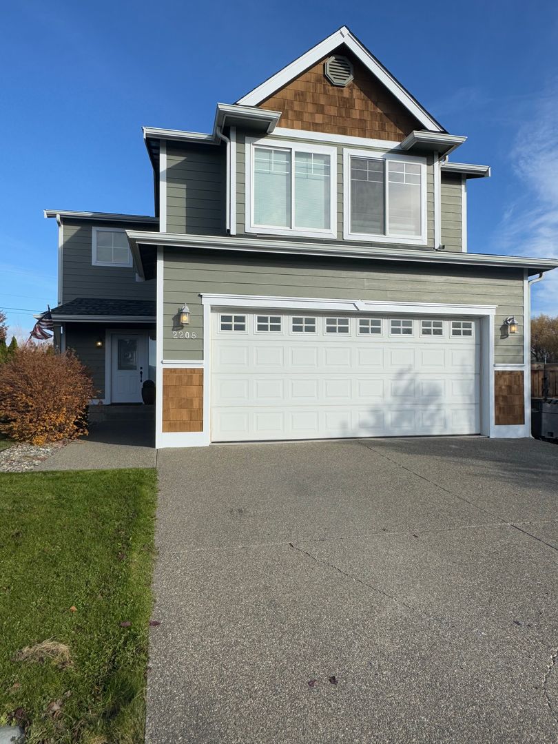 Ellensburg House: 2208 N Clearview