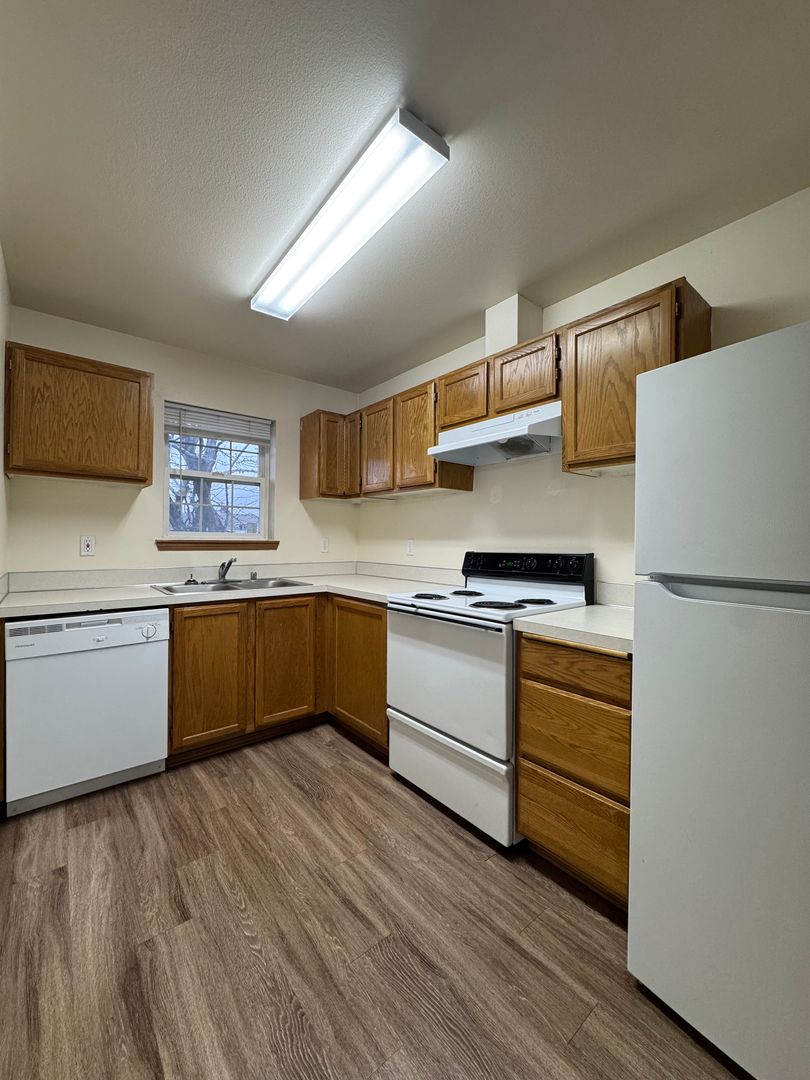 Ellensburg Apartment: 1015 E 18th Ave