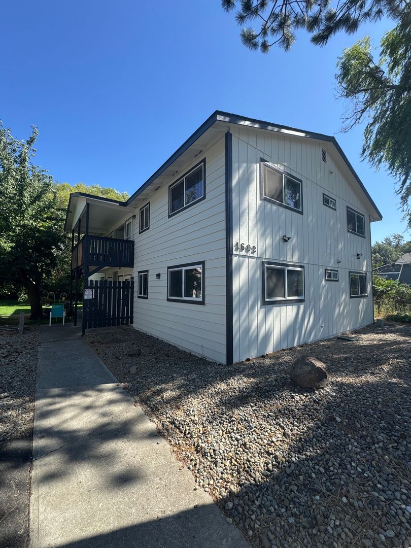 Ellensburg Apartment: 1602 N Brook Ct