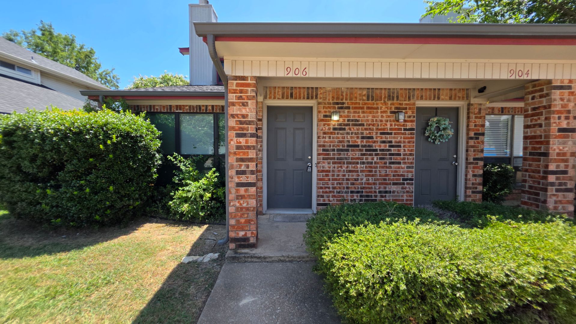 Keller Townhome: 906 Meadow Circle North