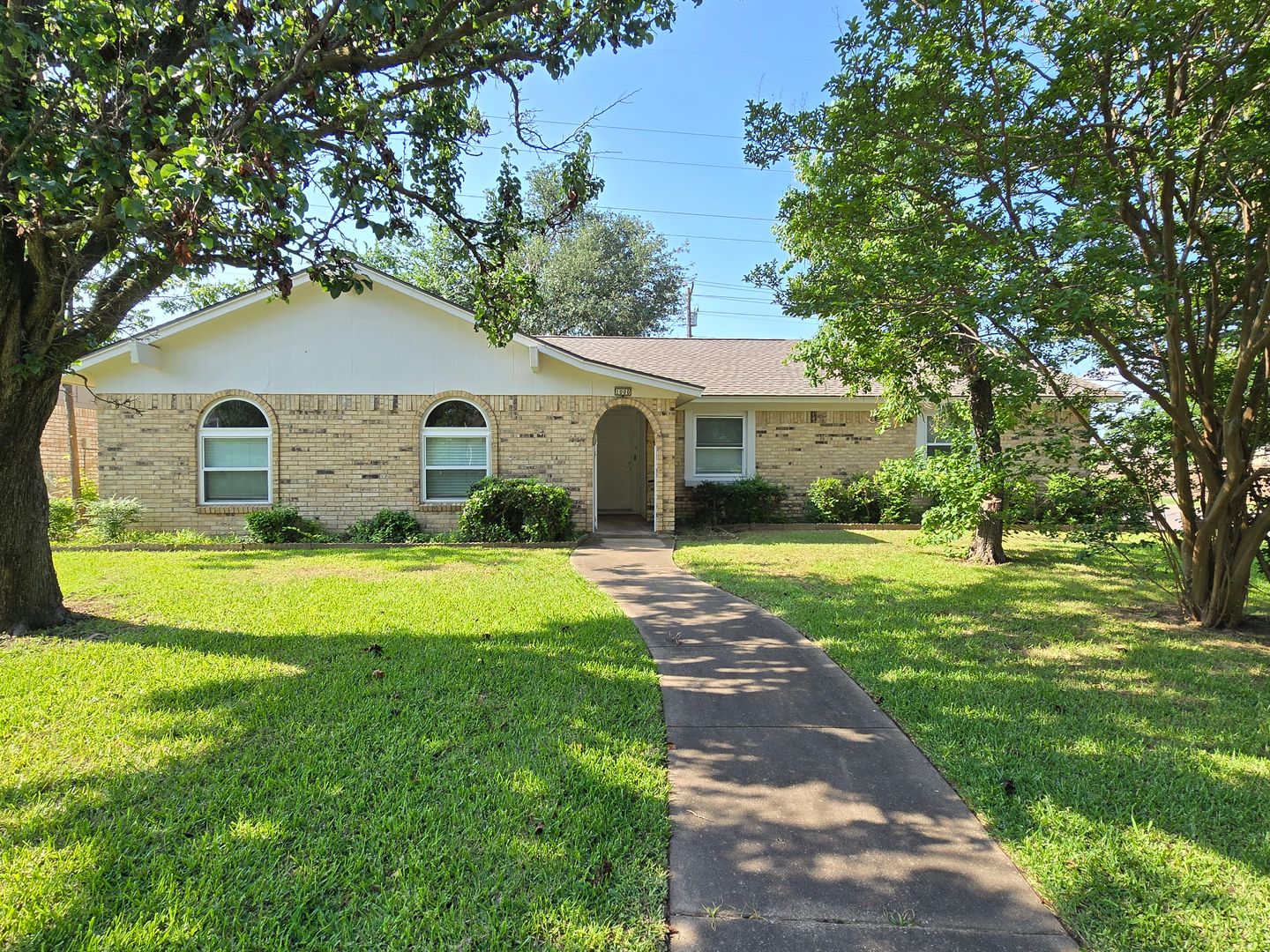Bedford House: 1000 Springdale Rd.