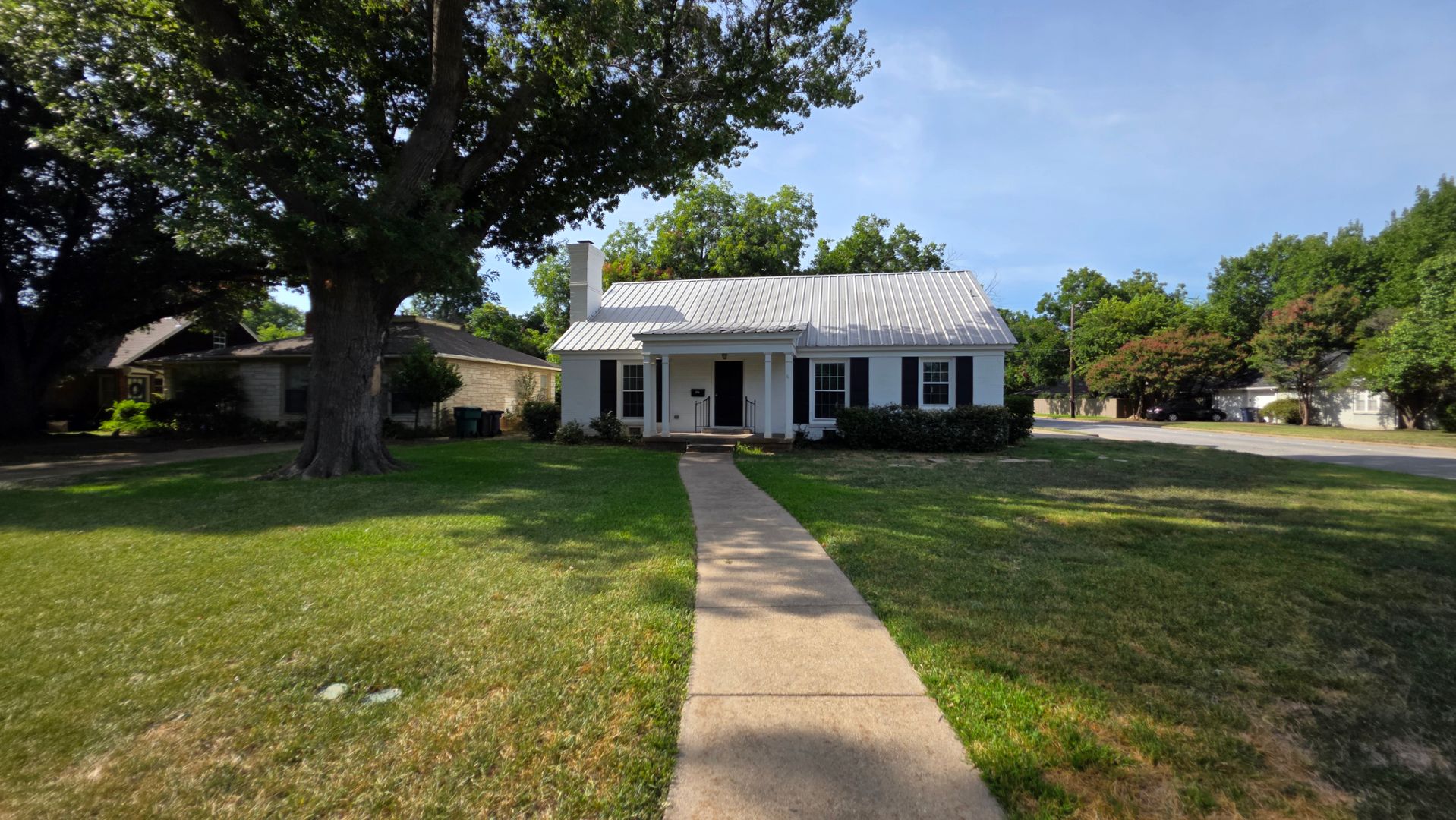 Fort Worth House: 3741 Hilltop Road