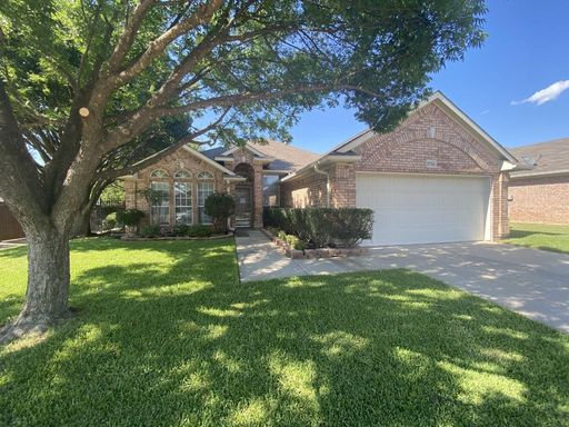2751 Crystal Glenn Circle, Hurst, Texas 76054