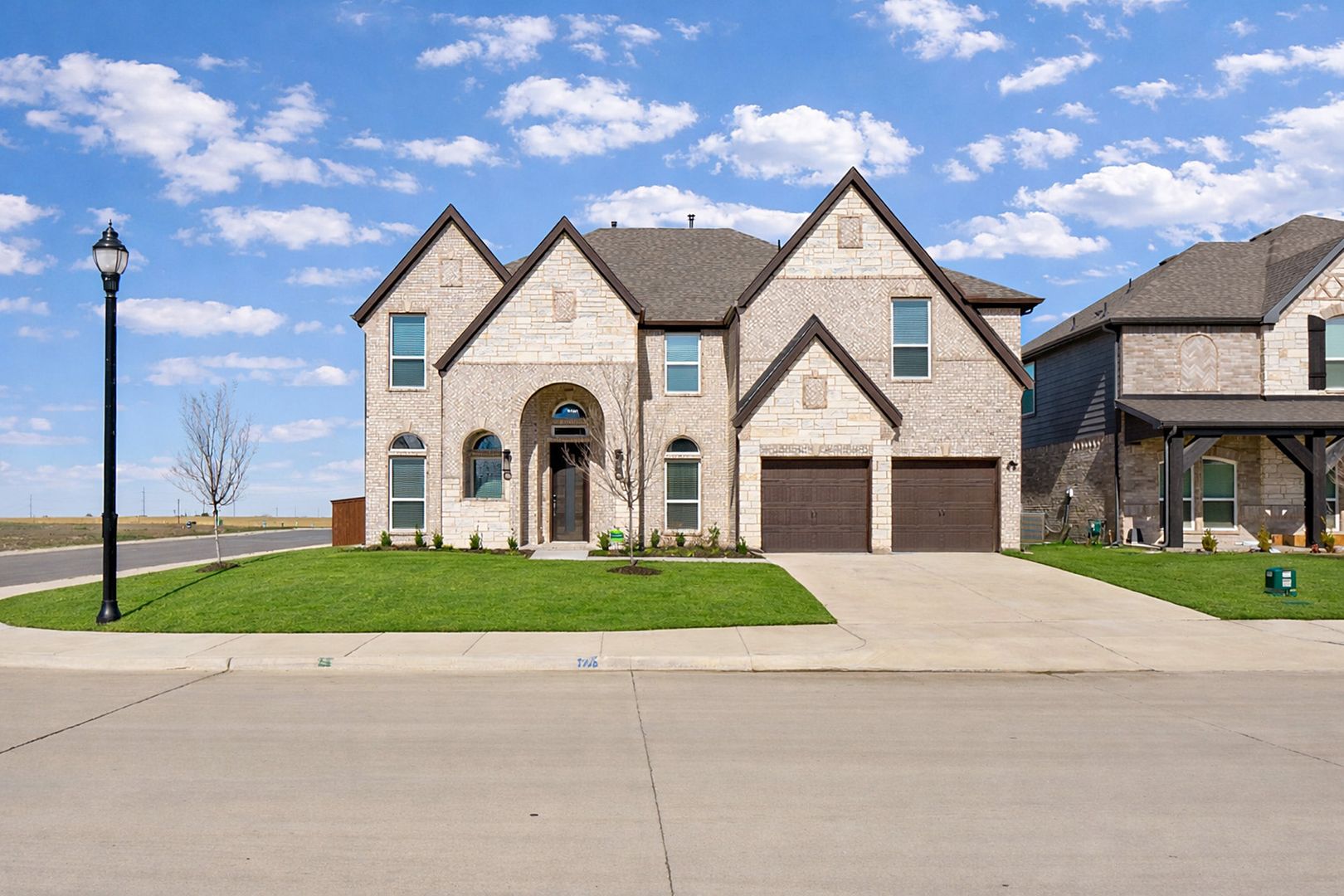 Midlothian House: 3743 Milwaukee Ave