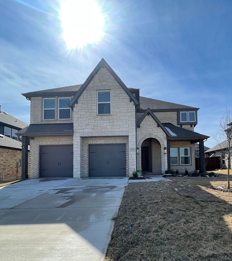 Midlothian House: 3722 Milwaukee Ave