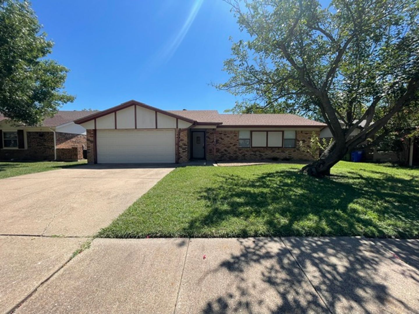 Watauga House: 7536 Meadowlark Lane N
