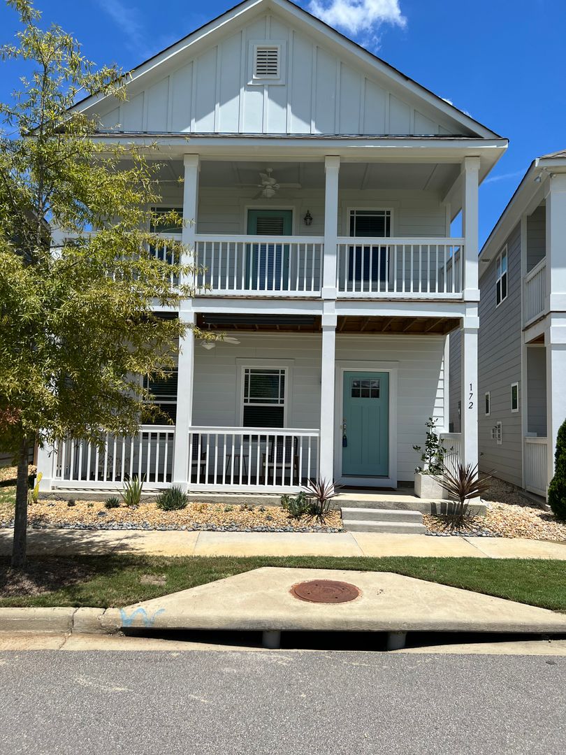 Pike Road House: 172 Ave of the Orchards