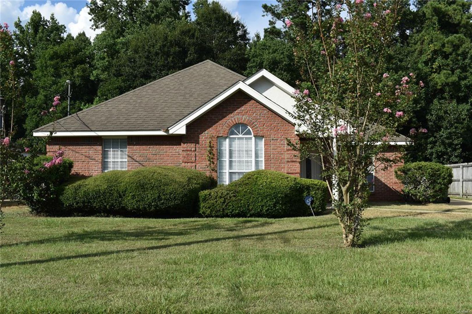 Montgomery House: 6301 Scenic Drive