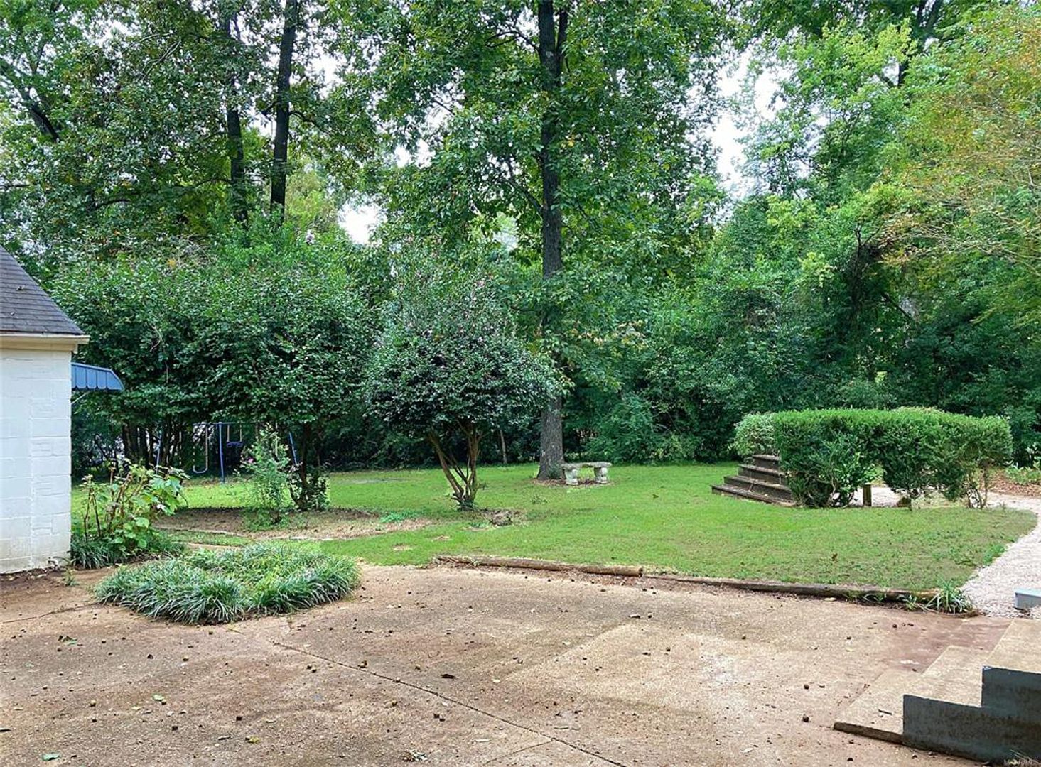 Montgomery House: 4056 Wares Ferry Road