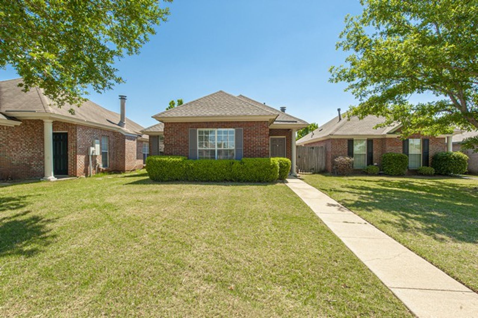 Montgomery House: 1124 Stafford Drive