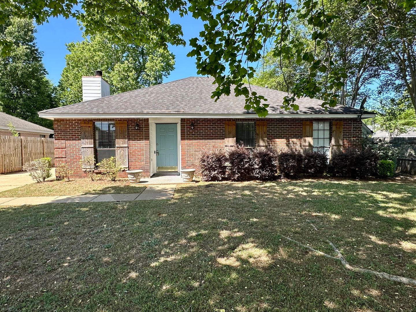 Montgomery House: 7204 Brampton Lane