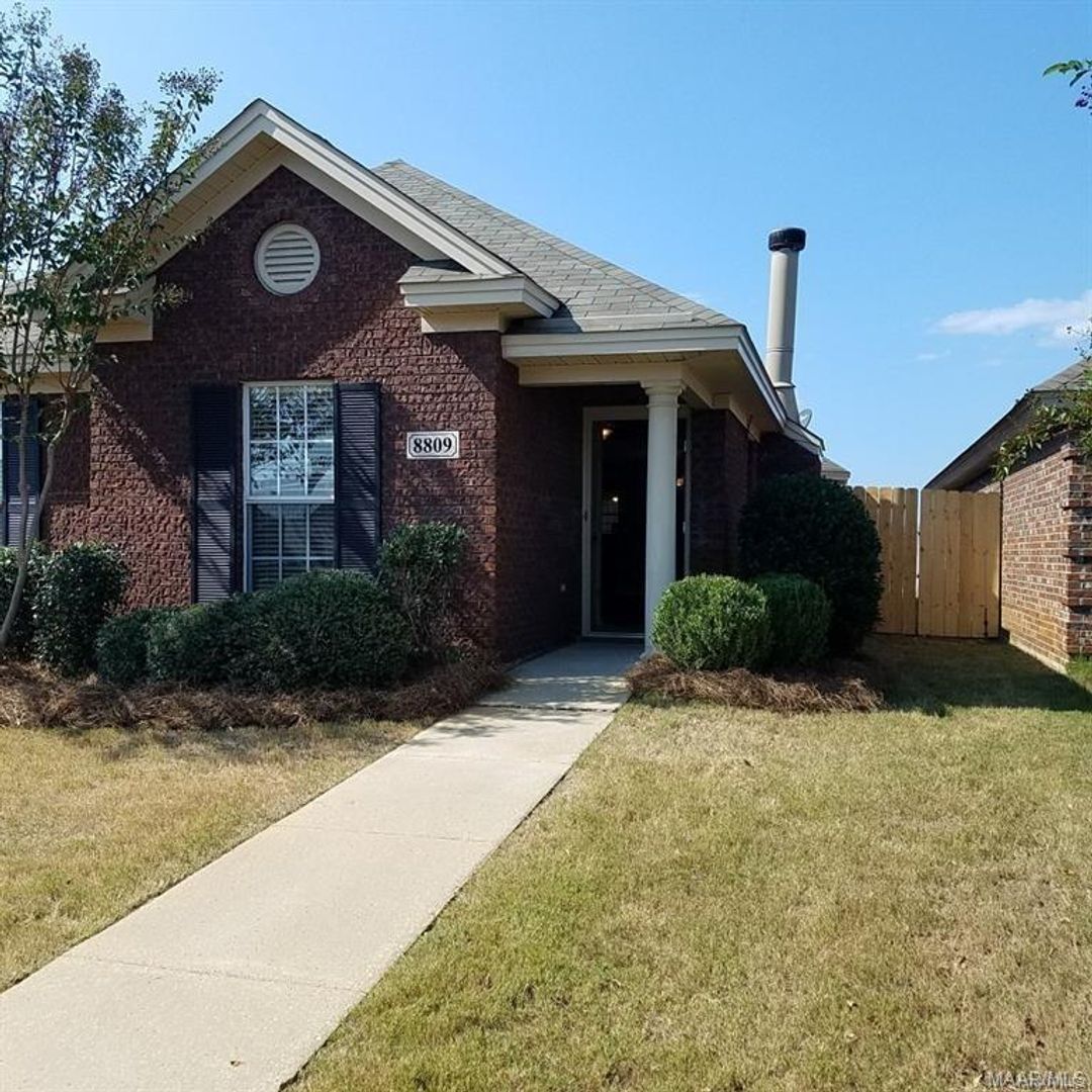 Montgomery House: 8809 Jamac Lane