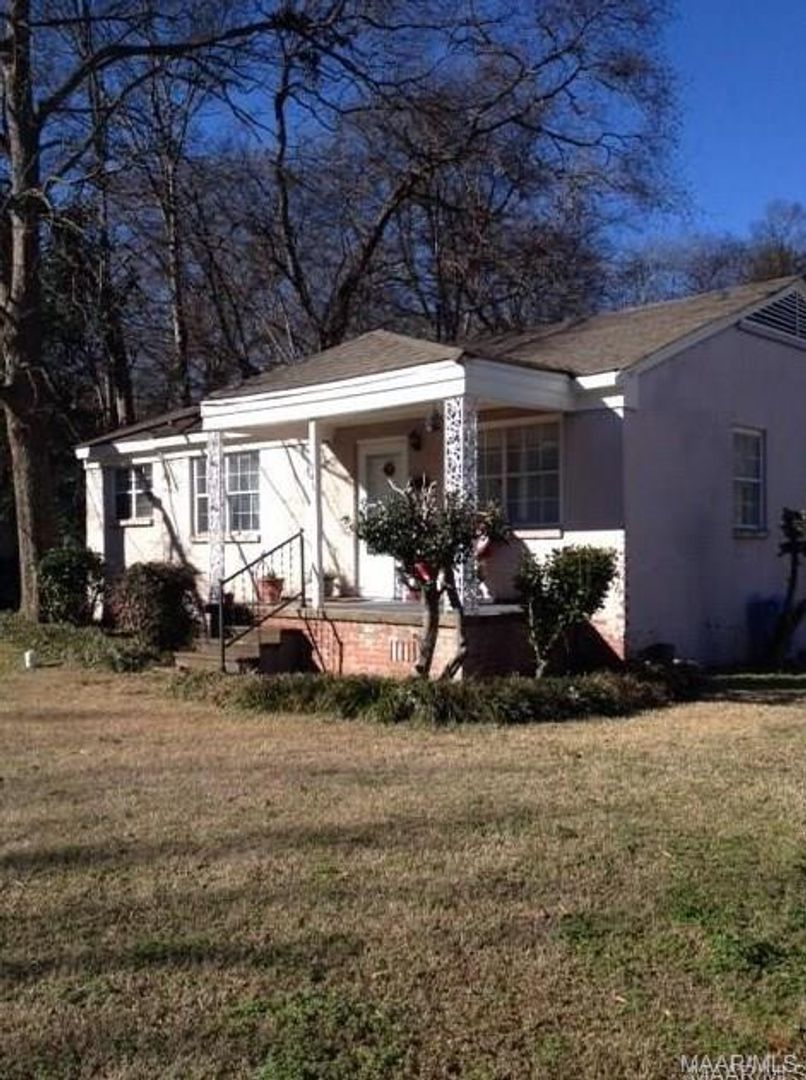 Montgomery Apartment: 945-951 E Edgemont