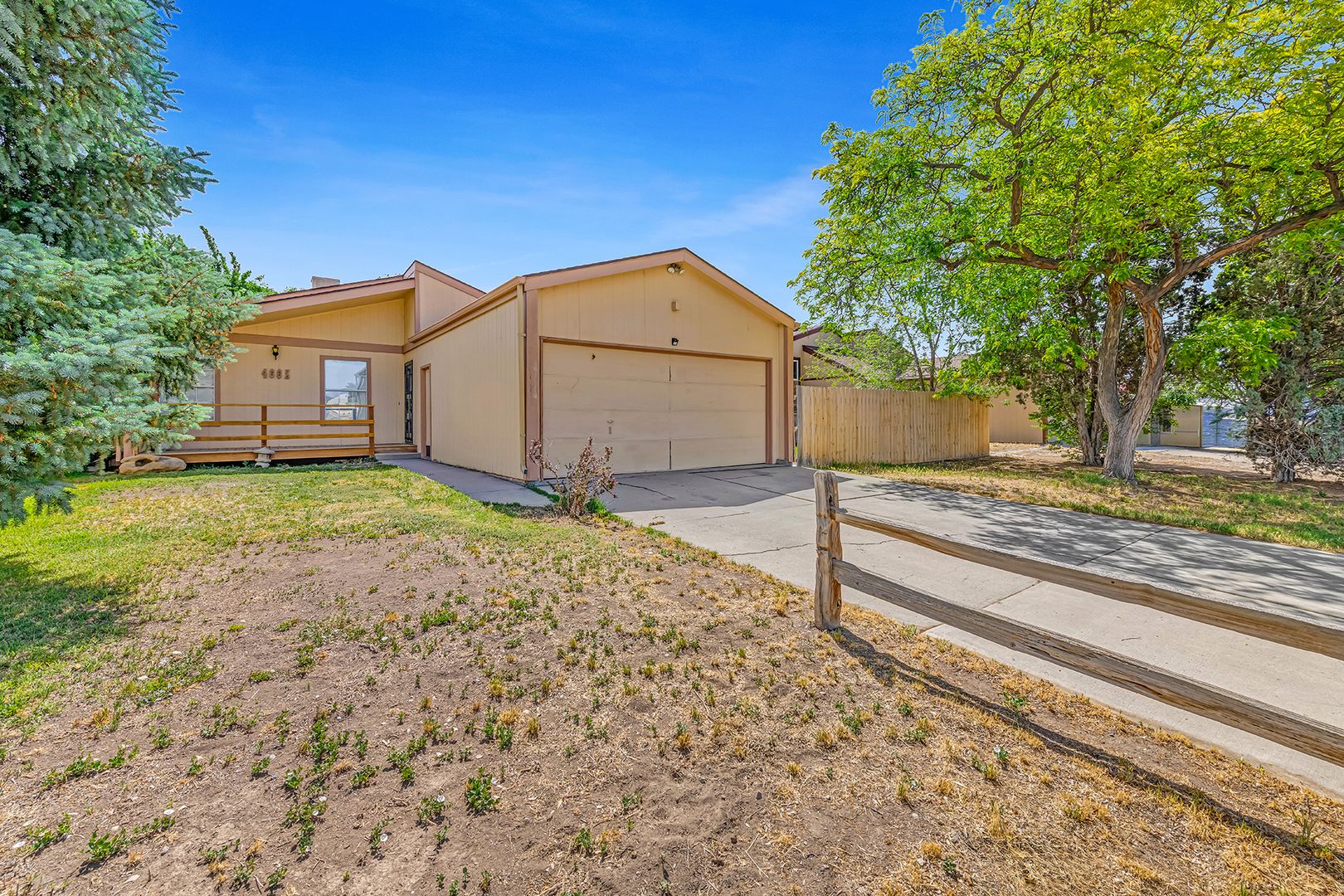 Clifton House: 466 1/2 Carson Lake Dr